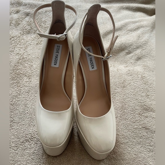 Steve Madden Shoes Steve Madden Skyrise Pump In Bone Patent Poshmark